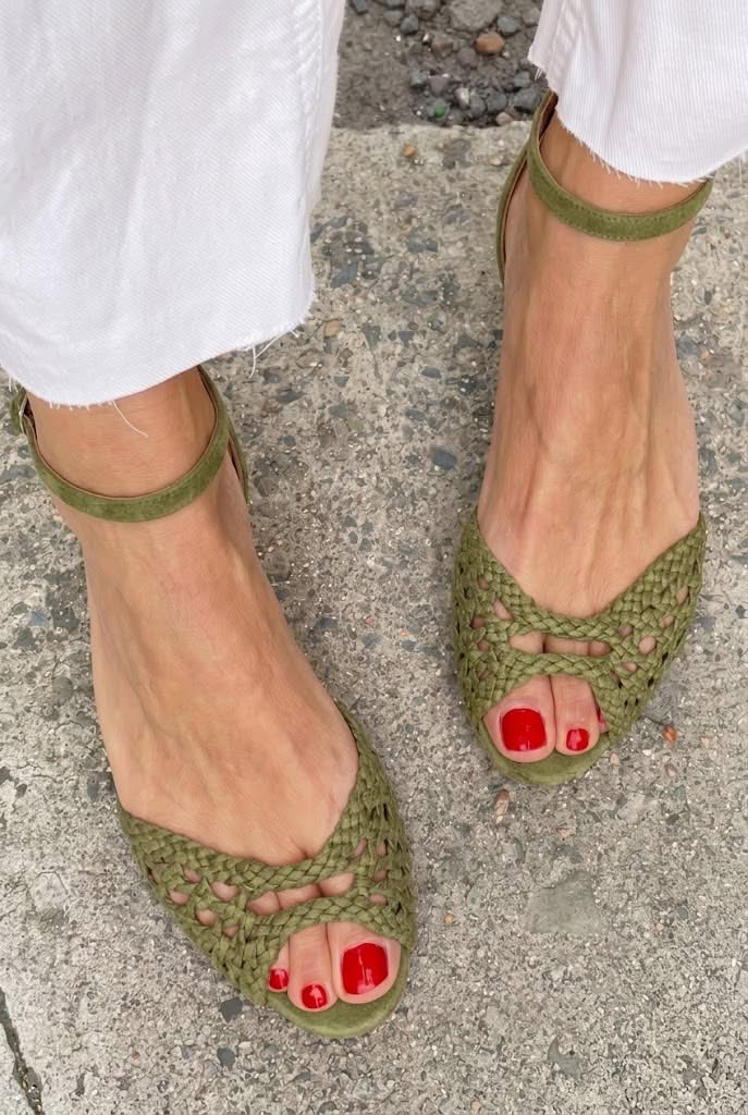 ISADORA GOLD WOVEN SANDALS