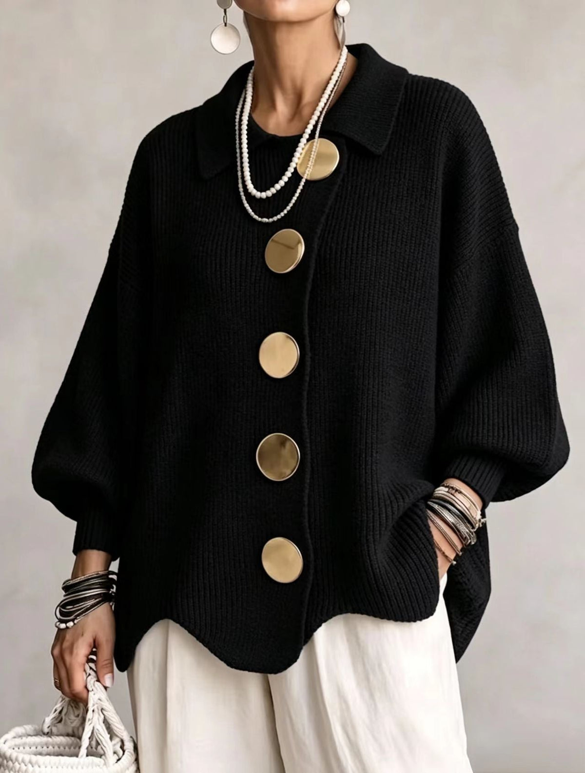 Victory | Oversized cardigan with large golden buttons