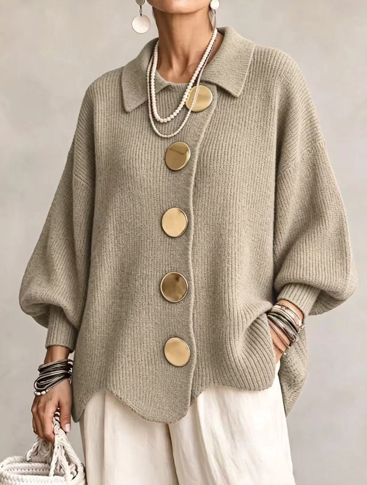 Victory | Oversized cardigan with large golden buttons