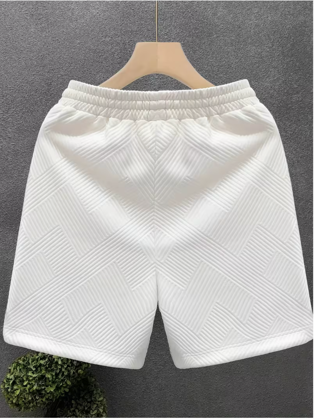 TEXTURED SPORT SHORTS
