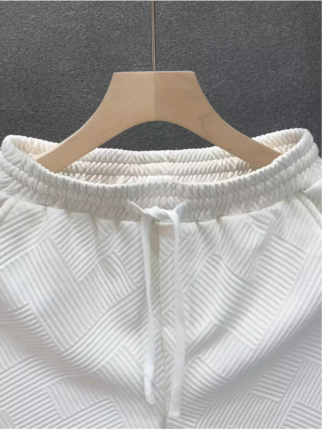 TEXTURED SPORT SHORTS