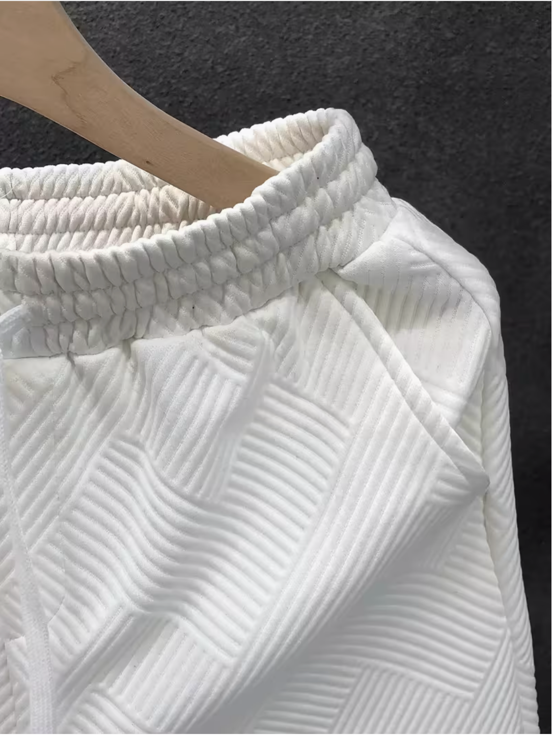 TEXTURED SPORT SHORTS