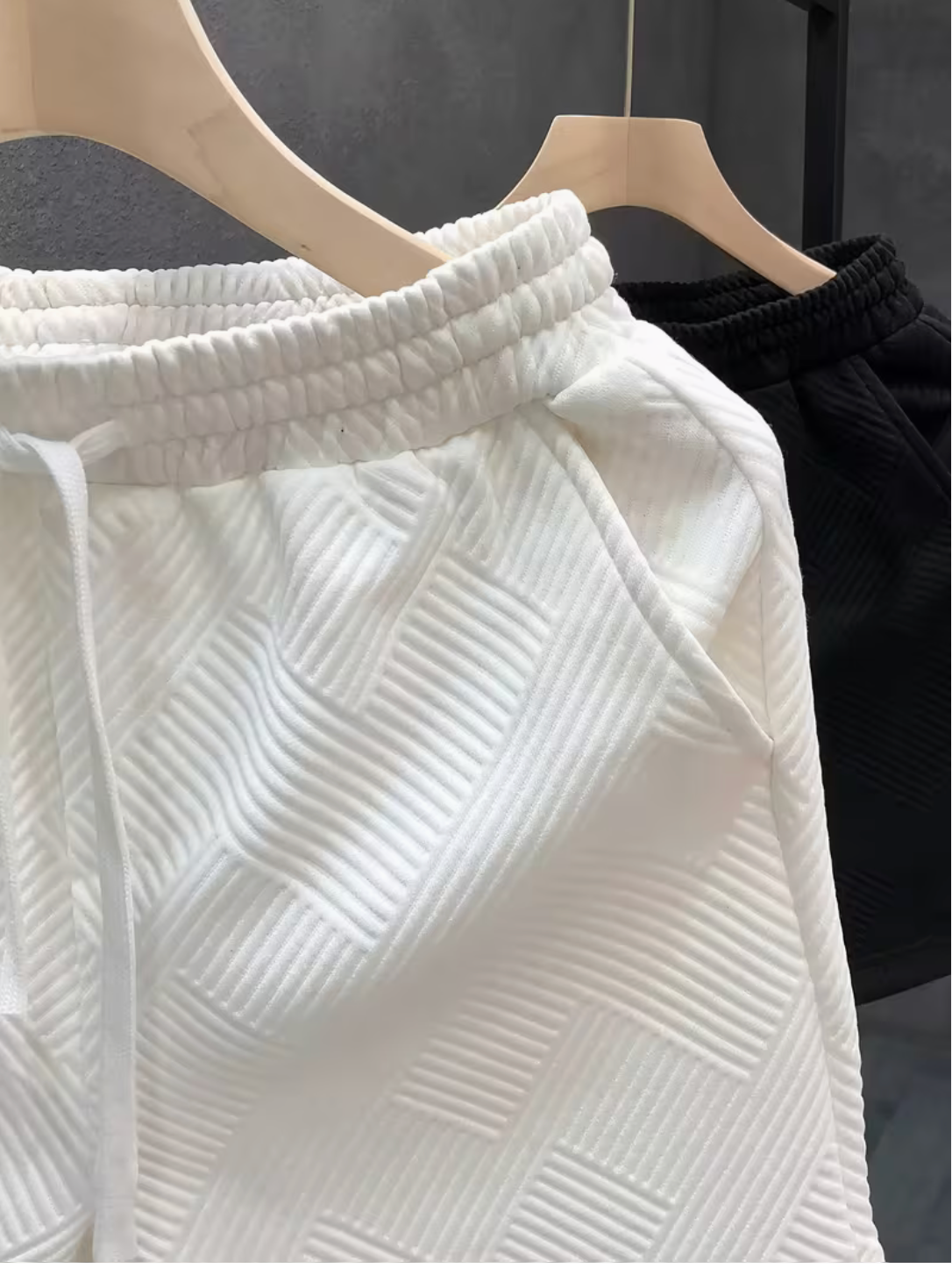 TEXTURED SPORT SHORTS