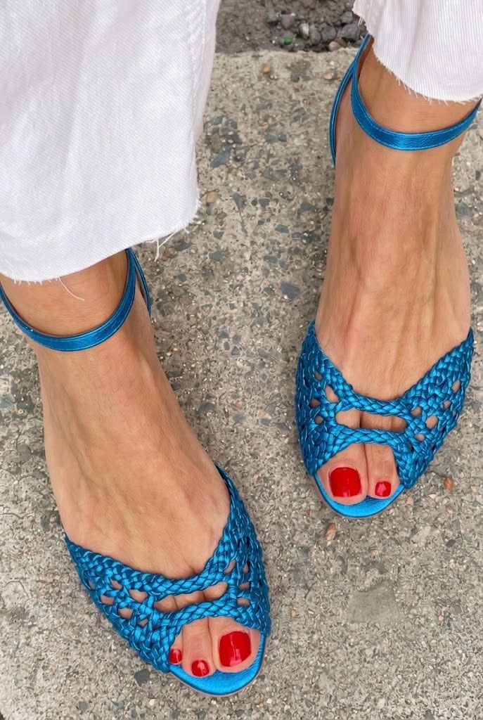 ISADORA GOLD WOVEN SANDALS