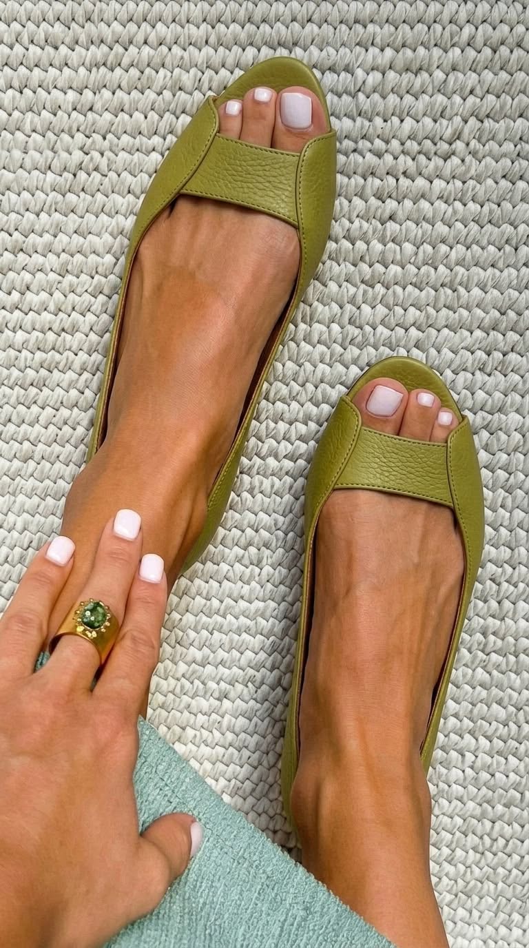 ADELINA GOLD CHIC & COMFORT SANDALS