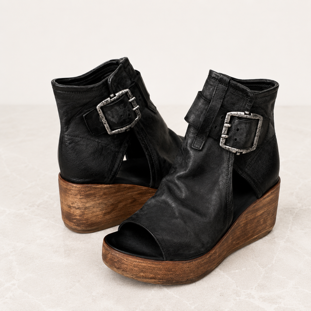 GINEVRA BUCKLE SANDALS