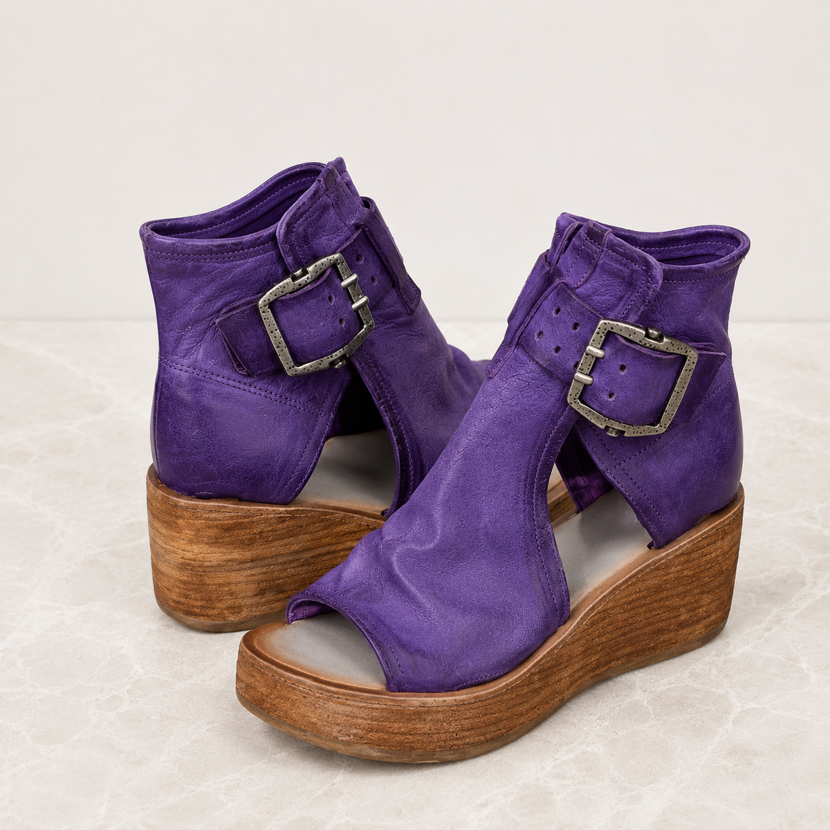 GINEVRA BUCKLE SANDALS