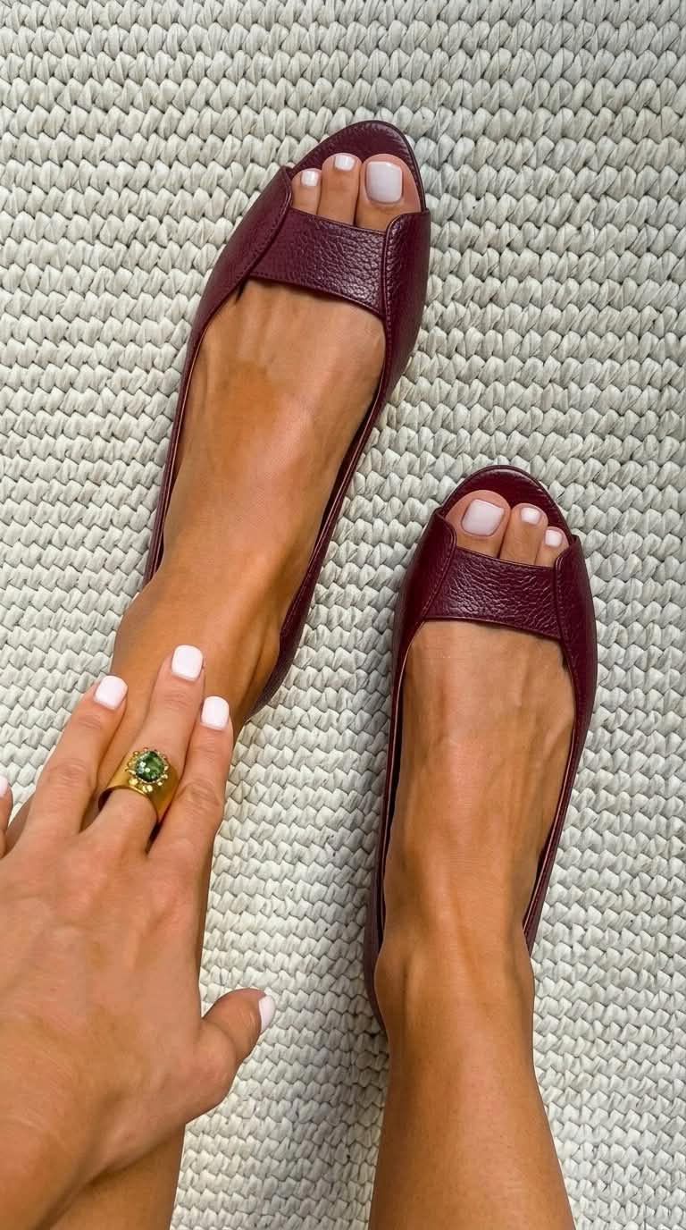 ADELINA GOLD CHIC & COMFORT SANDALS