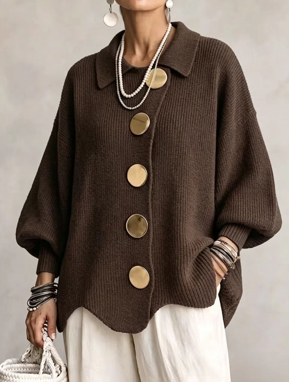 Victory | Oversized cardigan with large golden buttons