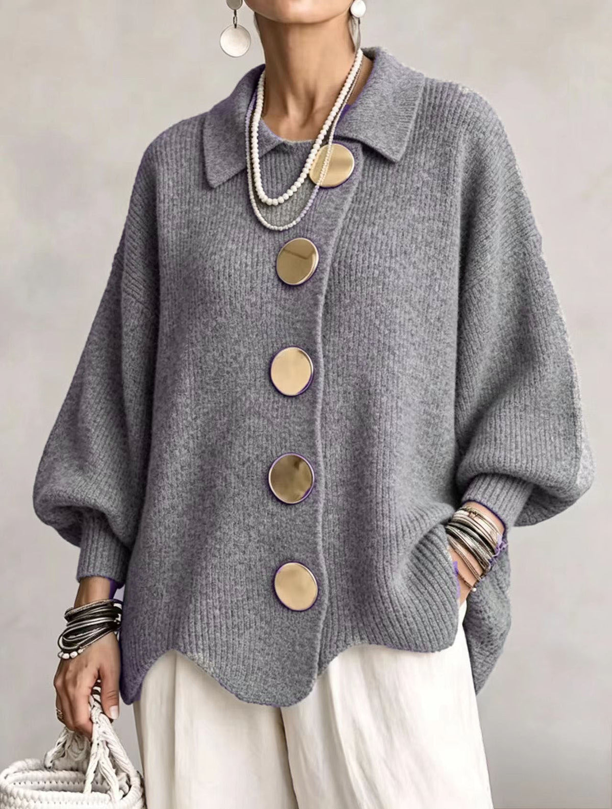 Victory | Oversized cardigan with large golden buttons
