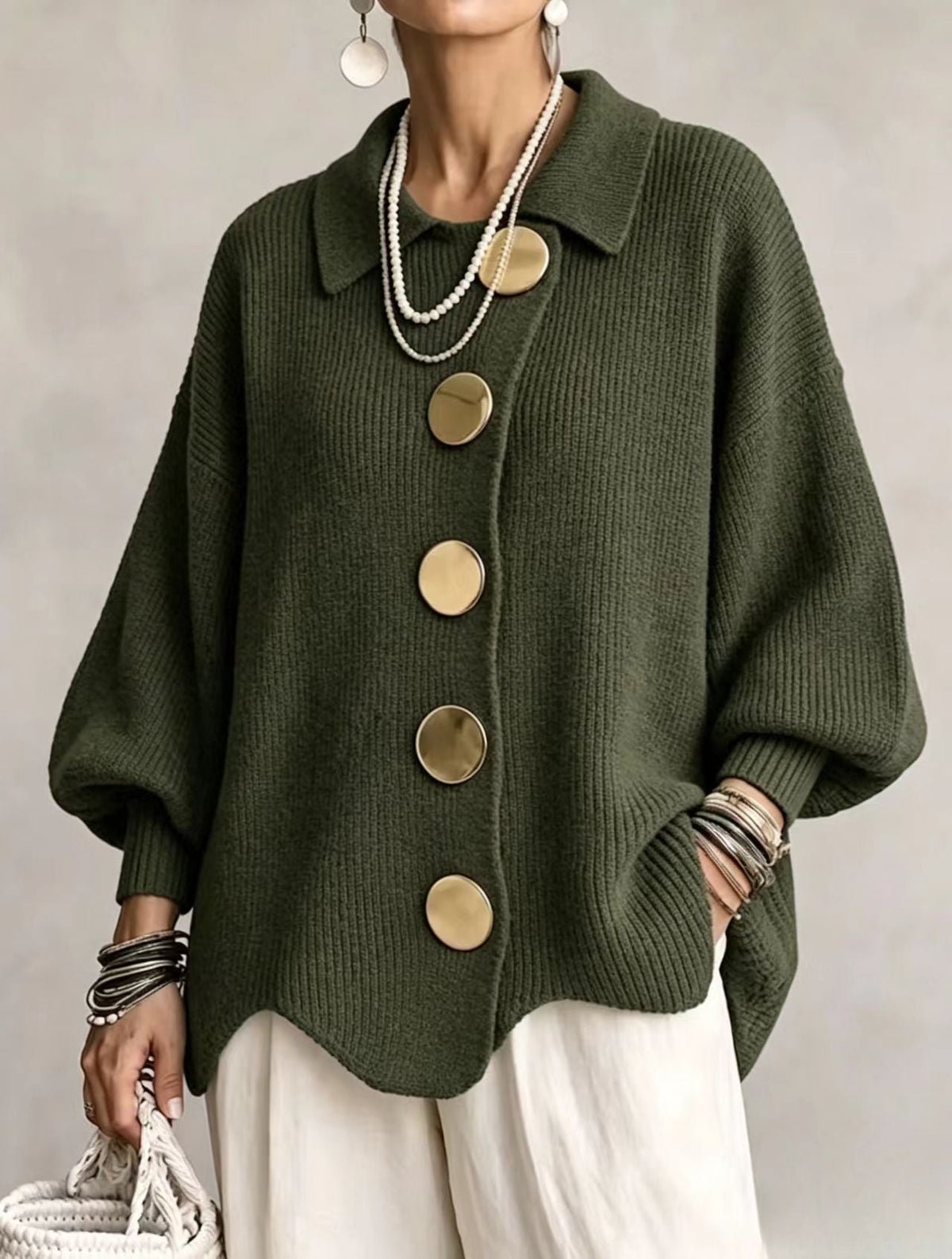 Victory | Oversized cardigan with large golden buttons