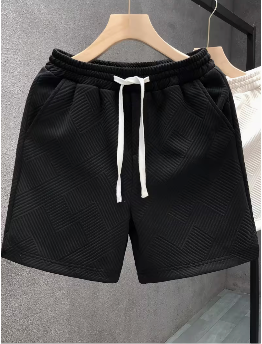 TEXTURED SPORT SHORTS