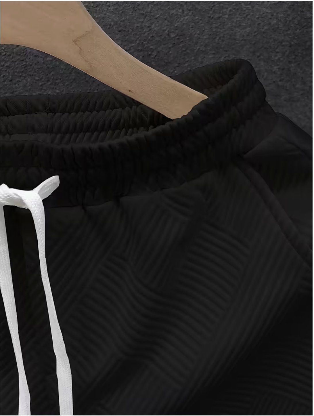 TEXTURED SPORT SHORTS