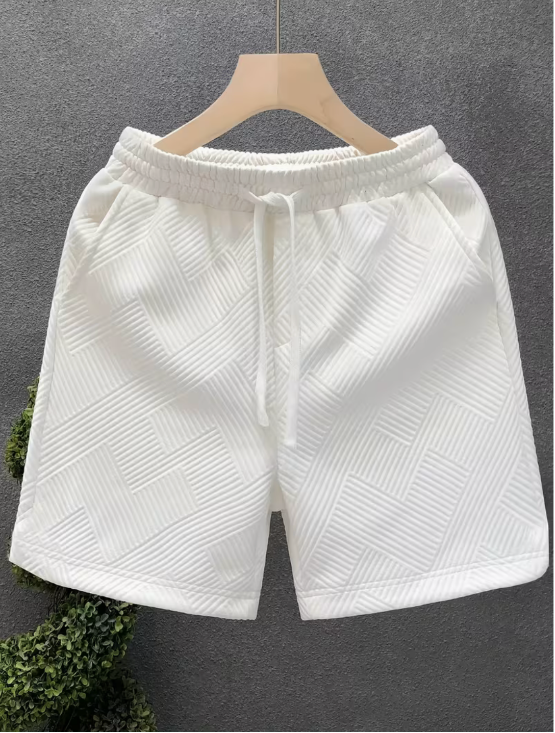 TEXTURED SPORT SHORTS